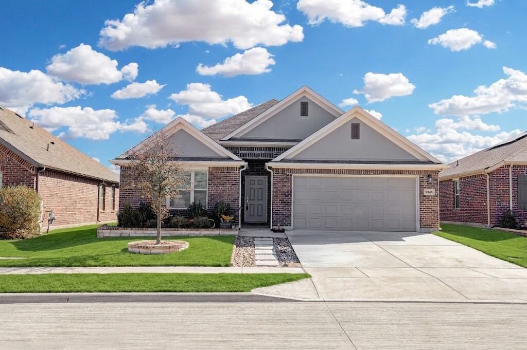 8948 Bronze Meadow Drive, Fort Worth, TX 76131 — photo 1