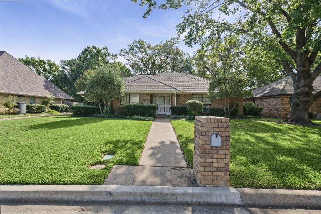 1128 Clubhouse Drive