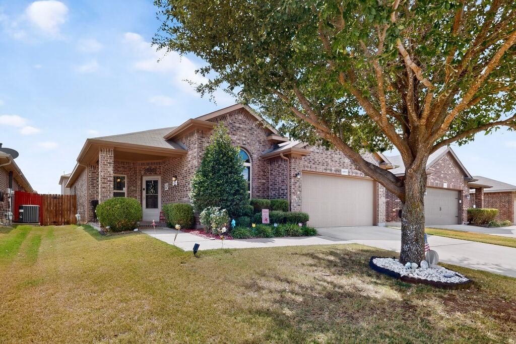 4817 Willow Branch Court, Fort Worth, TX 76036 — photo 1