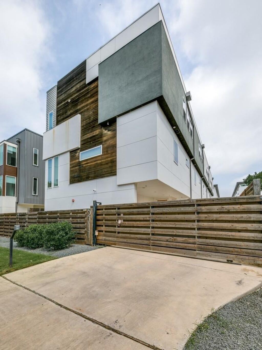 5711 Bryan Parkway 102, Dallas, TX 75206 — photo 1