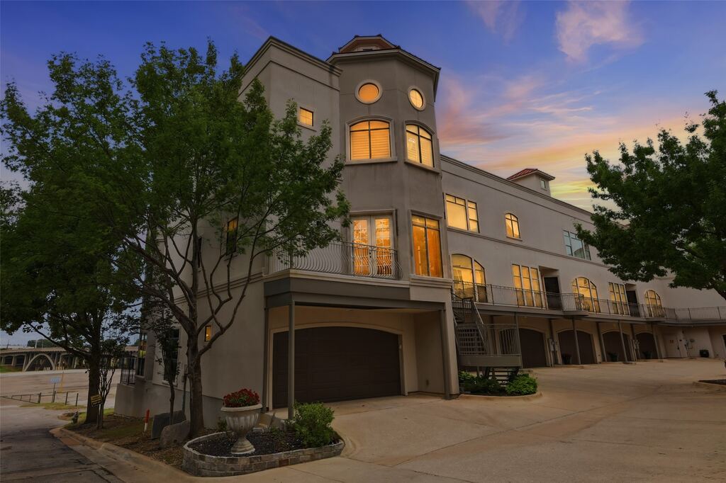 410 Mills Street, Fort Worth, TX 76102 — photo 1