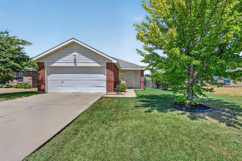 1509 Castle Ridge Road, Fort Worth, TX 76140 — photo 1