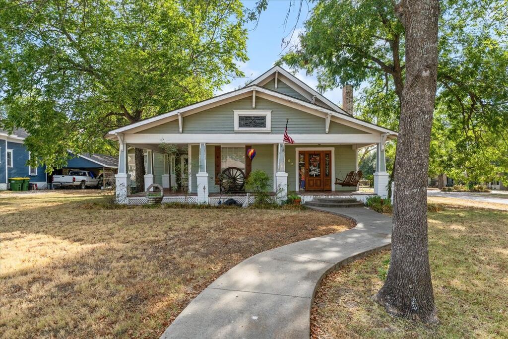 707 N Magnolia Avenue, Hubbard, TX 76648 — photo 1