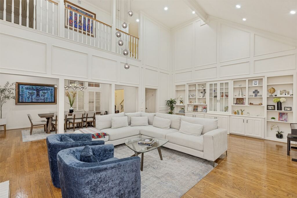 7 Queensview Court, Dallas, TX 75225 — photo 1