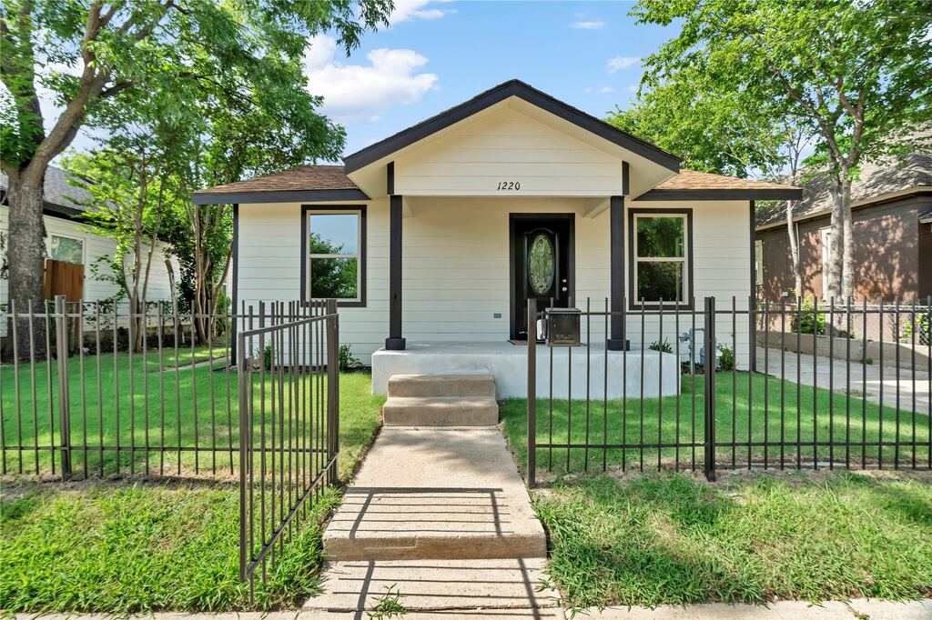 1220 Bessie Street, Fort Worth, TX 76104 — photo 1