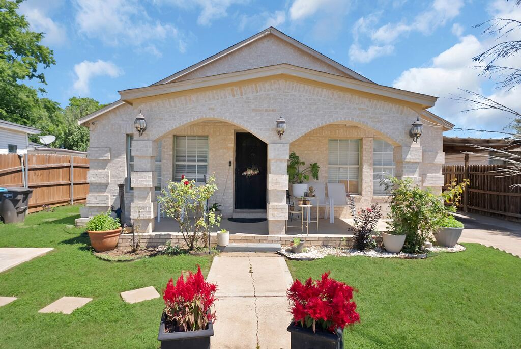 1717 E Harvey Avenue, Fort Worth, TX 76104 — photo 1