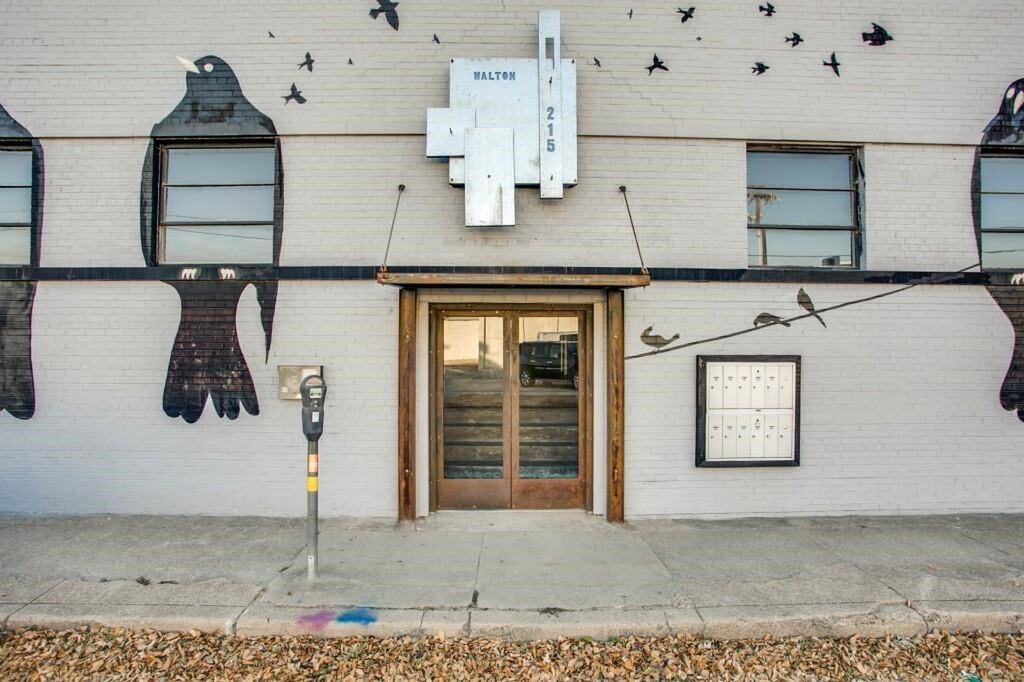 215 N Walton Street 1, Dallas, TX 75226 — photo 1