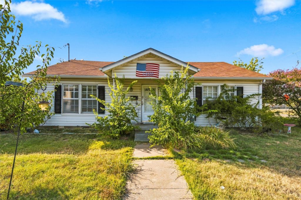 3840 Parrish Street, Bellmead, TX 76705 — photo 1