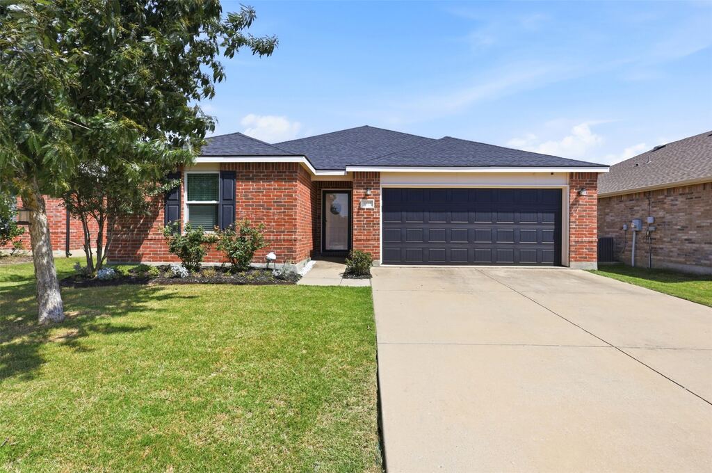 5925 Mountain Bluff Drive, Fort Worth, TX 76179 — photo 1