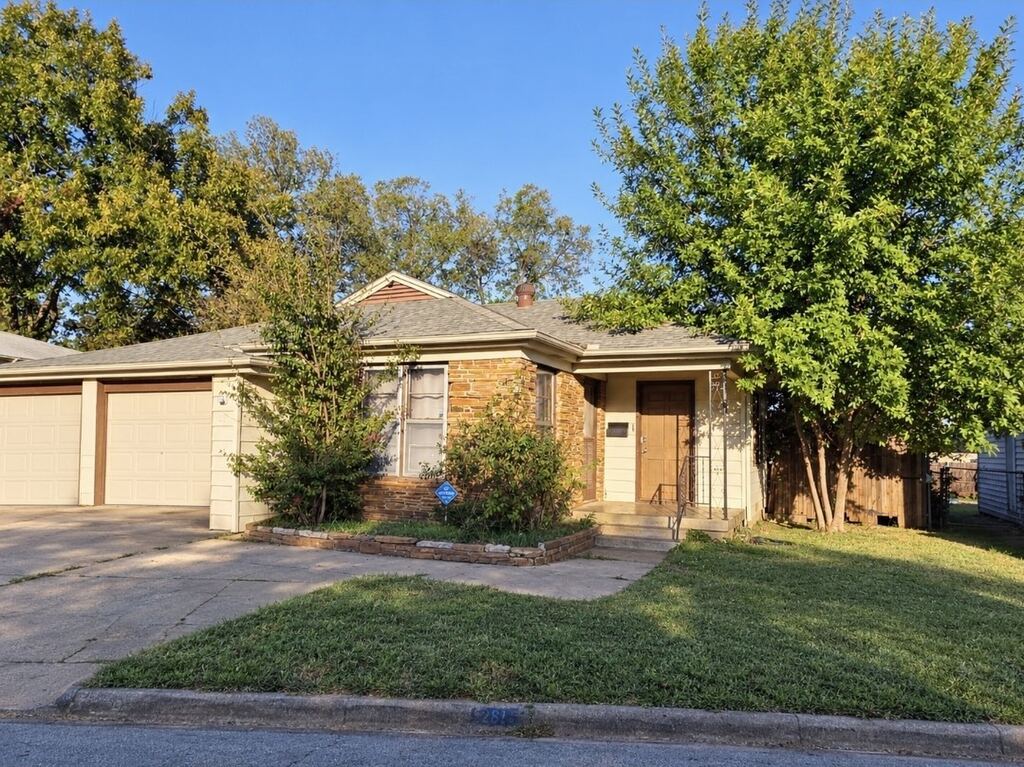 2513 Roseland Street, Fort Worth, TX 76103 — photo 1