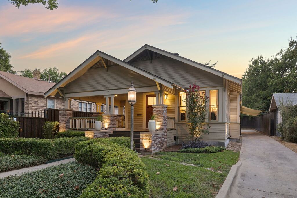 1011 Woodlawn Avenue, Dallas, TX 75208 — photo 1