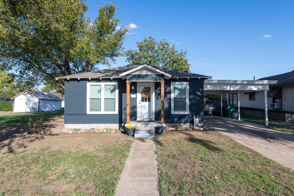 414 S Main Street, Henrietta, TX 76365 — photo 1