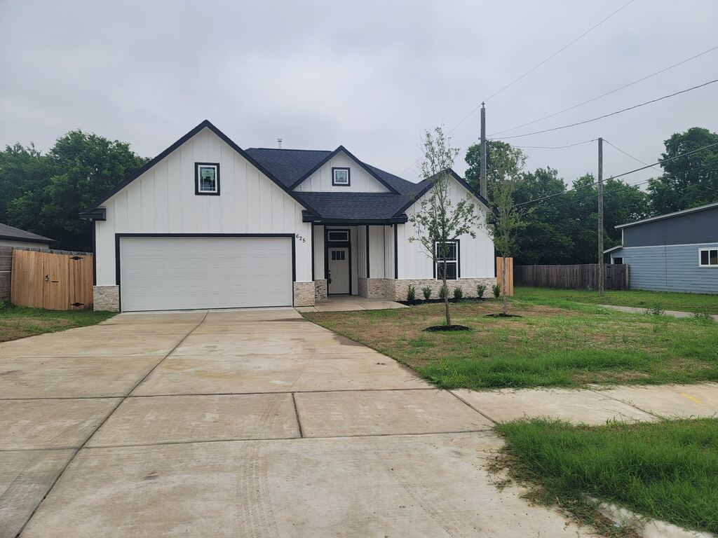 625 Atlanta Street, Fort Worth, TX 76104 — photo 1