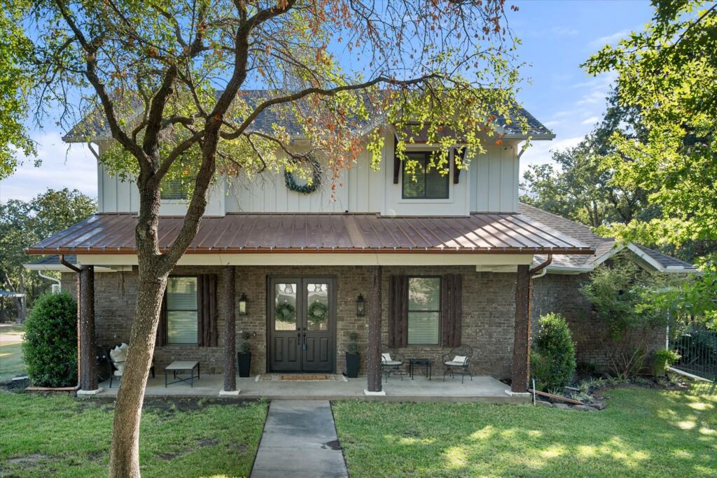 6100 Timberwolfe Lane, Fort Worth, TX 76135 — photo 1