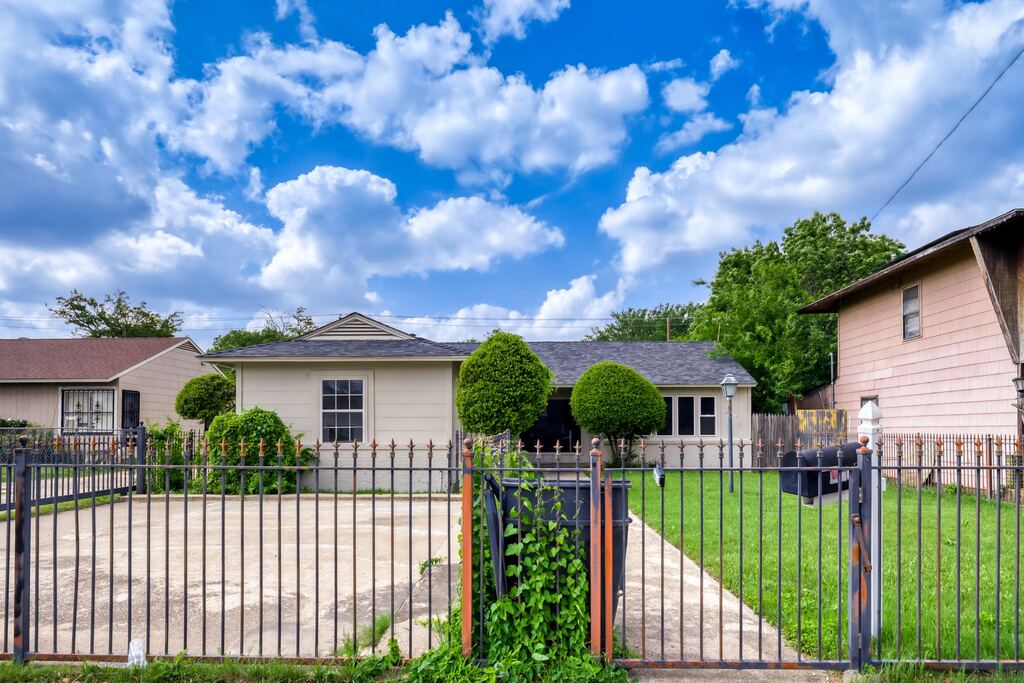 1017 Hoke Smith Drive, Dallas, TX 75224 — photo 1