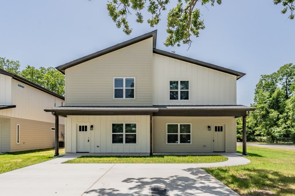 211 Trinity Street, Bridgeport, TX 76426 — photo 1