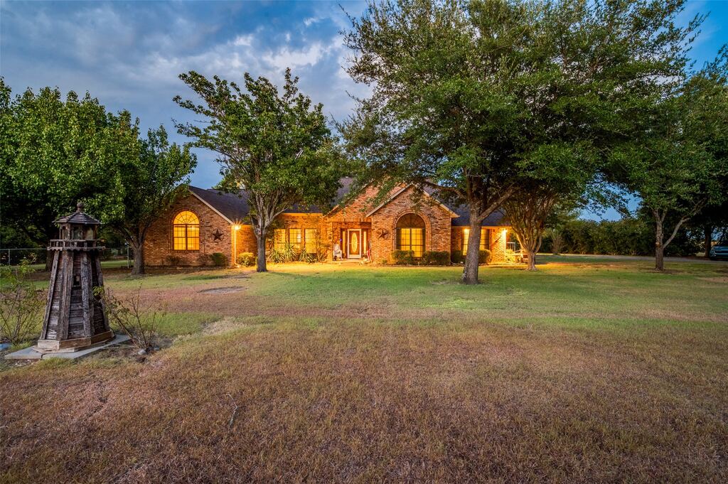 611 Combine Road, Seagoville, TX 75159 — photo 1