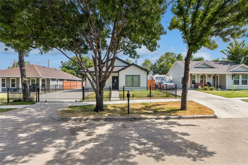 1404 E Cannon Street, Fort Worth, TX 76104 — photo 1