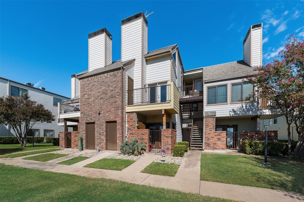 3121 Sondra Drive 201, Fort Worth, TX 76107 — photo 1