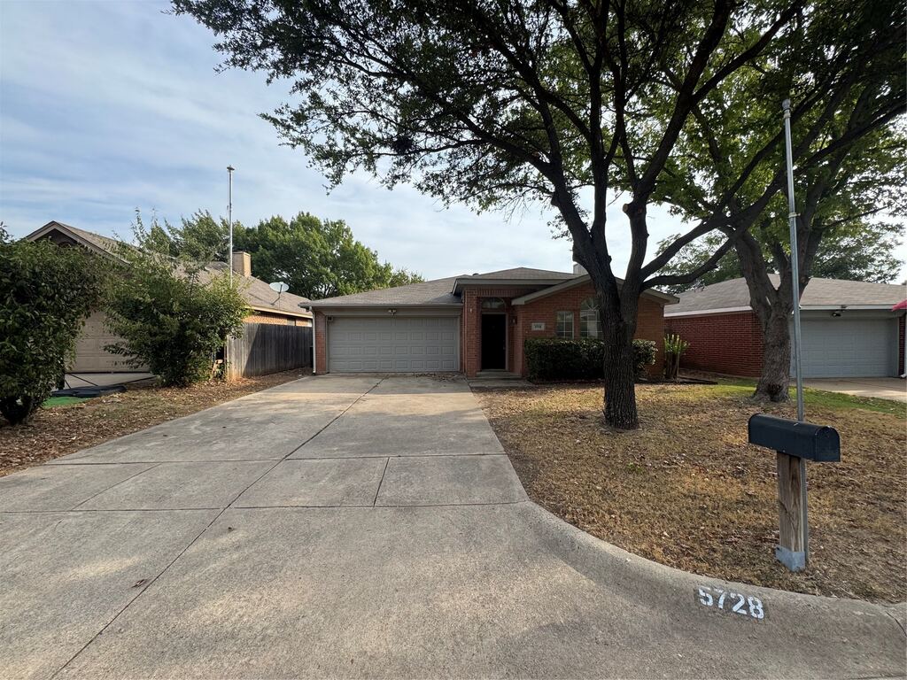 5728 Northfield Drive, Fort Worth, TX 76179 — photo 1