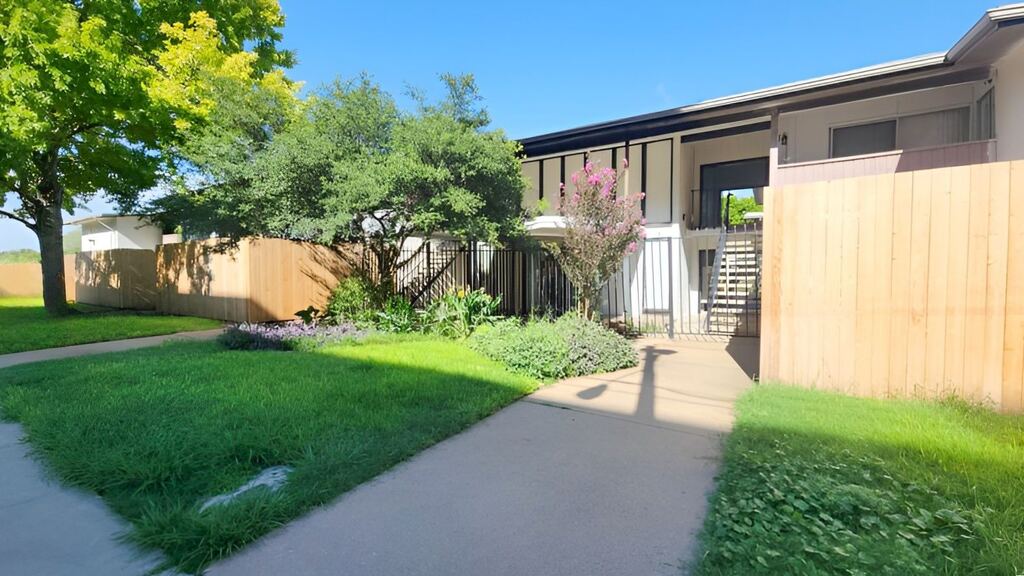 2627 Douglas Avenue 121, Dallas, TX 75219 — photo 1
