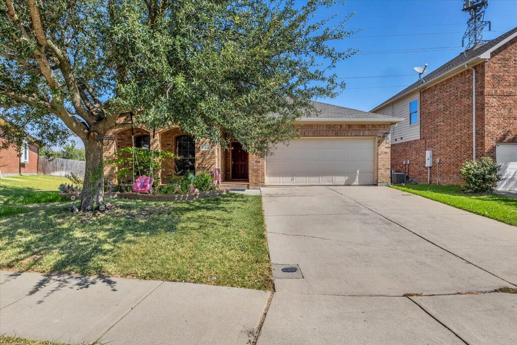 1124 Sunderland Lane, Fort Worth, TX 76134 — photo 1