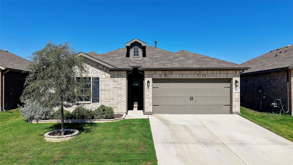 304 Crowfoot Drive, Fort Worth, TX 76131 — photo 1