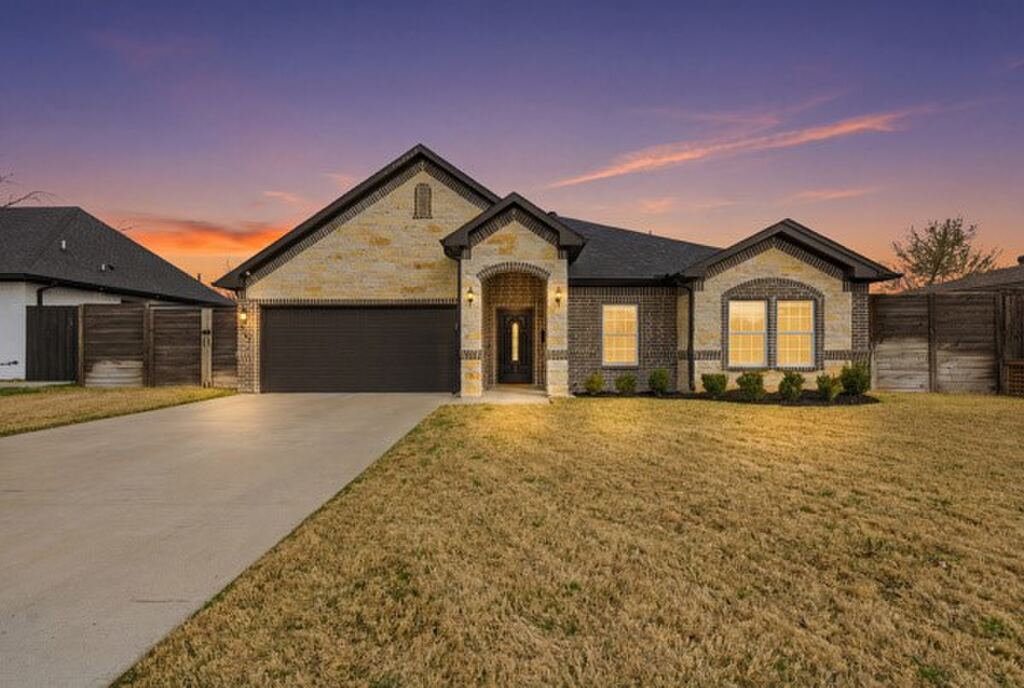 3247 Darvany Drive, Dallas, TX 75220 — photo 1