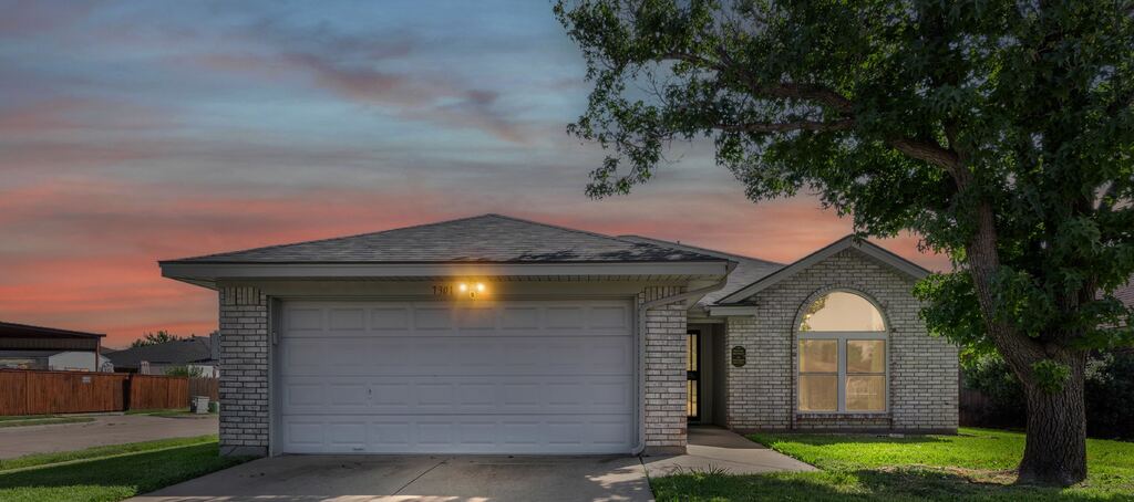7301 Wagonwheel Road, Fort Worth, TX 76133 — photo 1