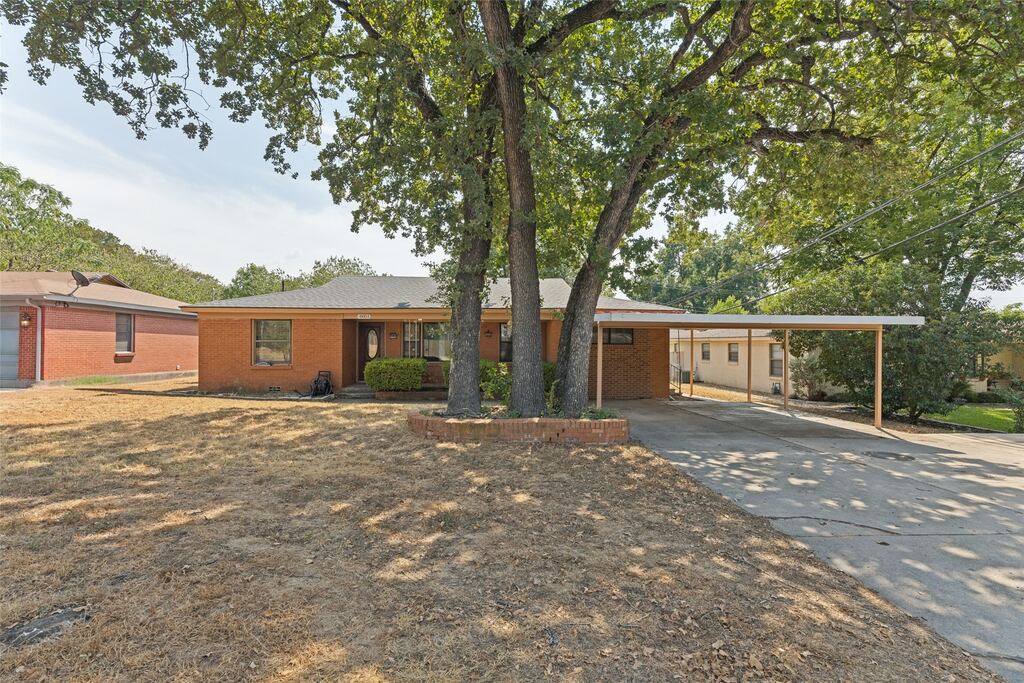 6051 Black Oak Lane, Fort Worth, TX 76114 — photo 1