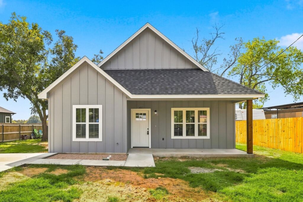 407 Bass Street, Bridgeport, TX 76426 — photo 1