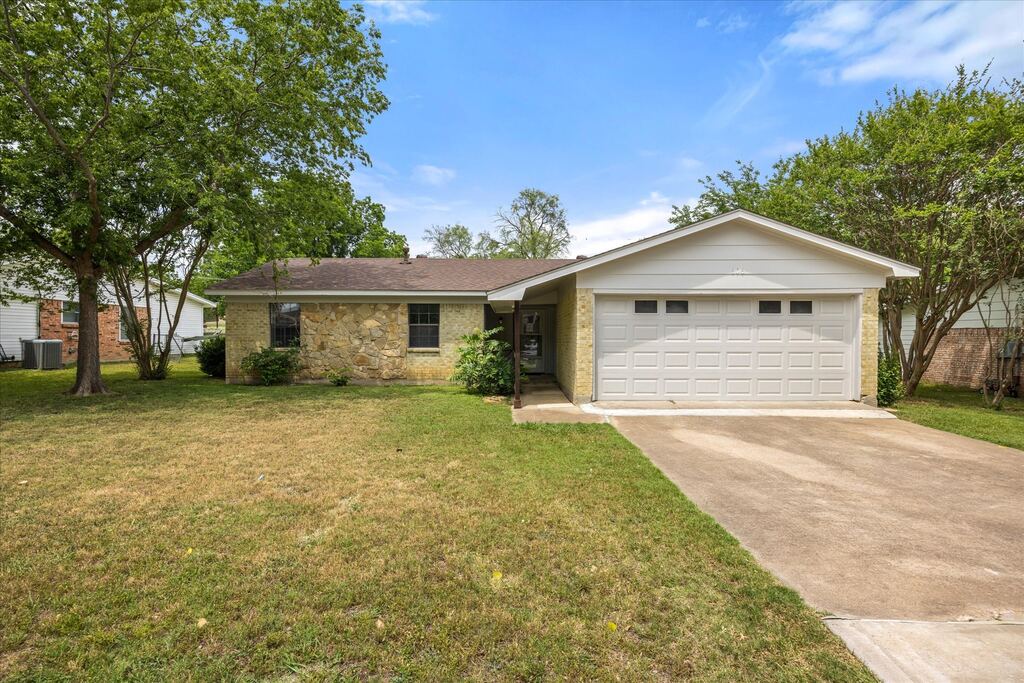 606 Nancy Drive, Glen Rose, TX 76043 — photo 1