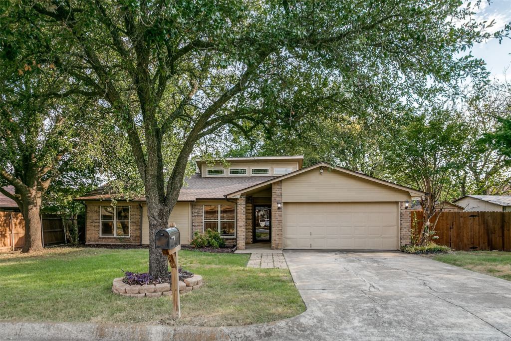 904 Dewey Scott Street, Benbrook, TX 76126 — photo 1
