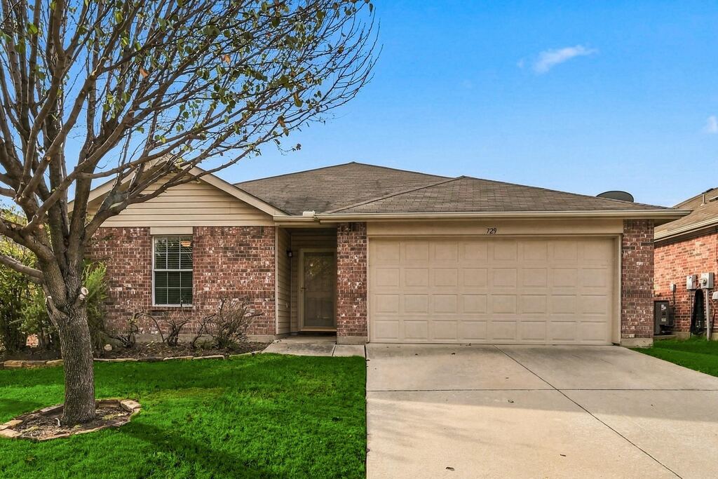 729 Rio Bravo Drive, Fort Worth, TX 76052 — photo 1