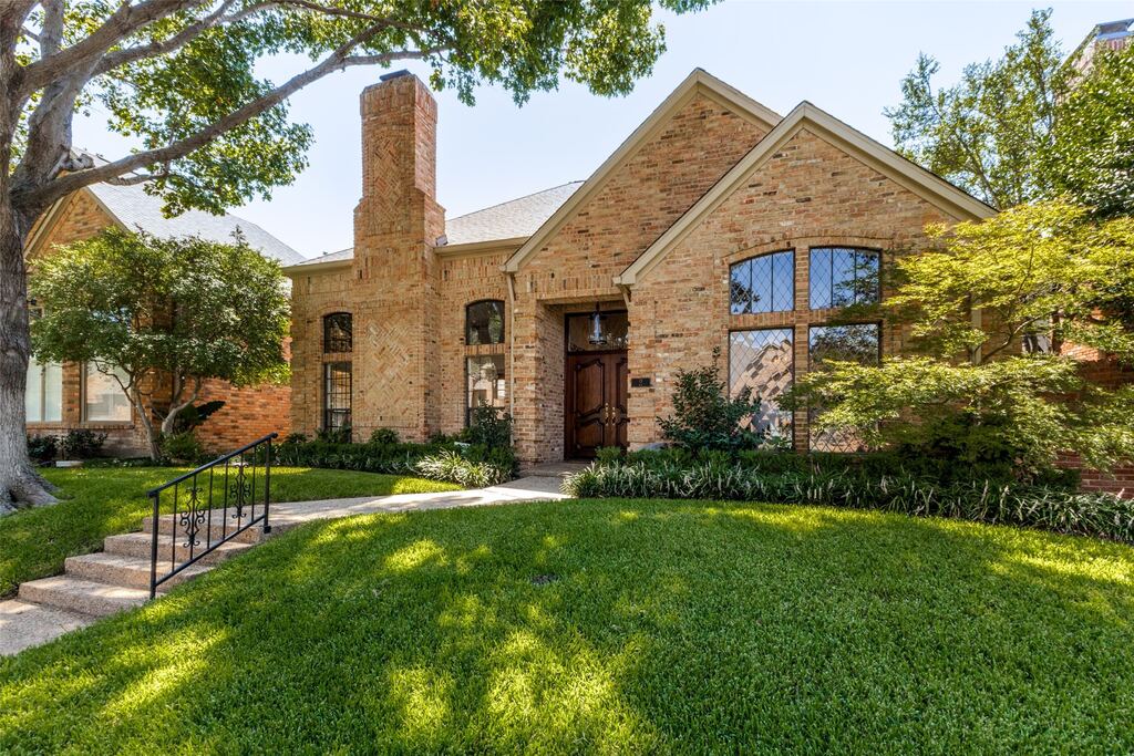 2 Grovenor Court, Dallas, TX 75225 — photo 1