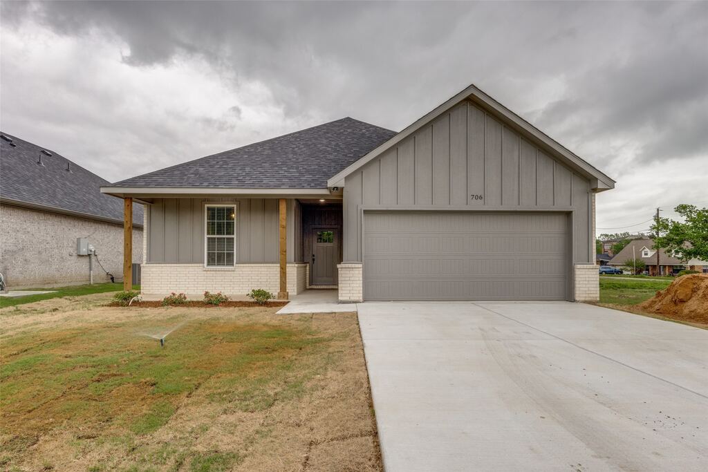 706 Turner Street, Wolfe City, TX 75496 — photo 1