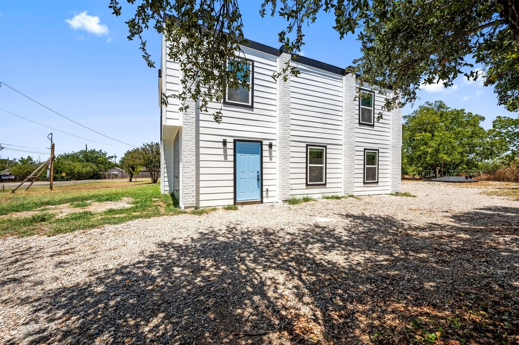 158 Lakeshore Drive, Runaway Bay, TX 76426 — photo 1