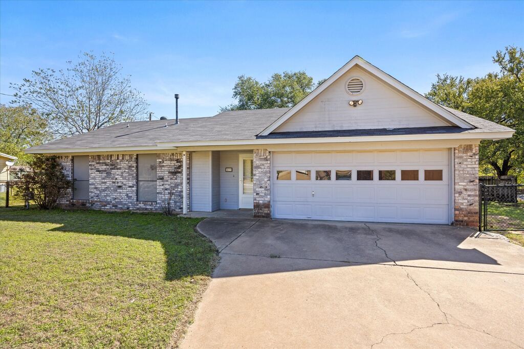 409 Walker Street, Glen Rose, TX 76043 — photo 1