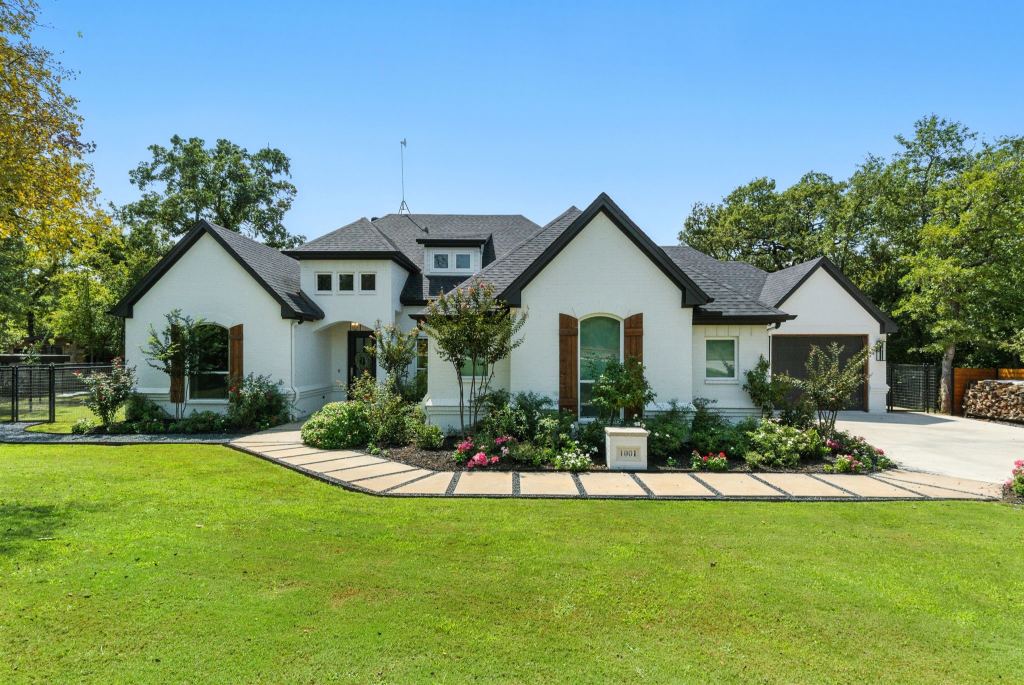 1001 Trinity Oaks Road