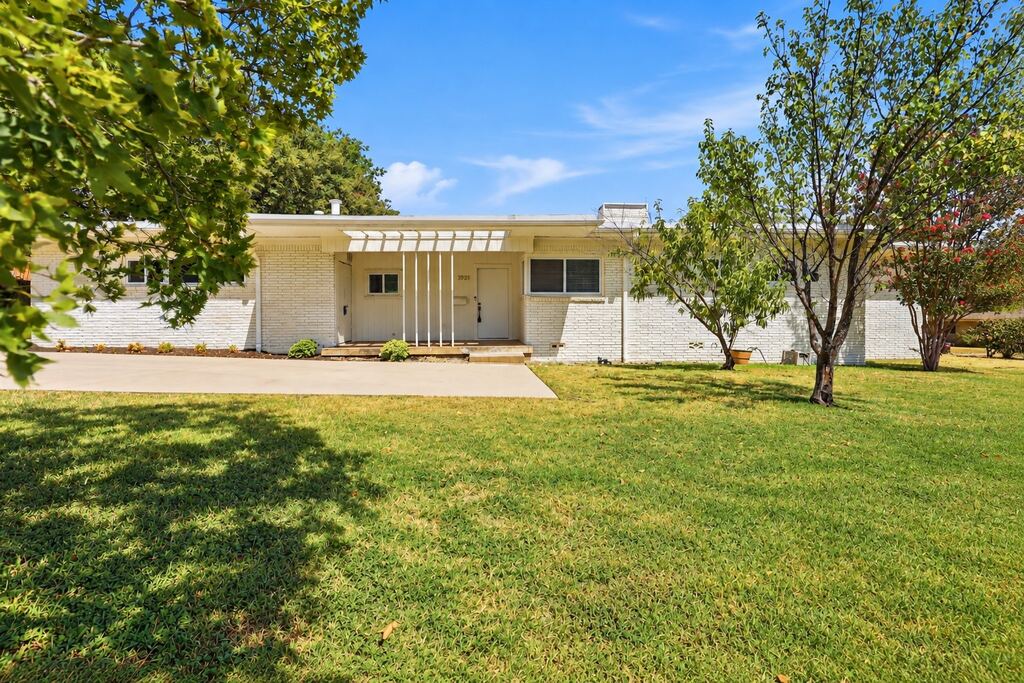 3921 Clayton Road E, Fort Worth, TX 76116 — photo 1