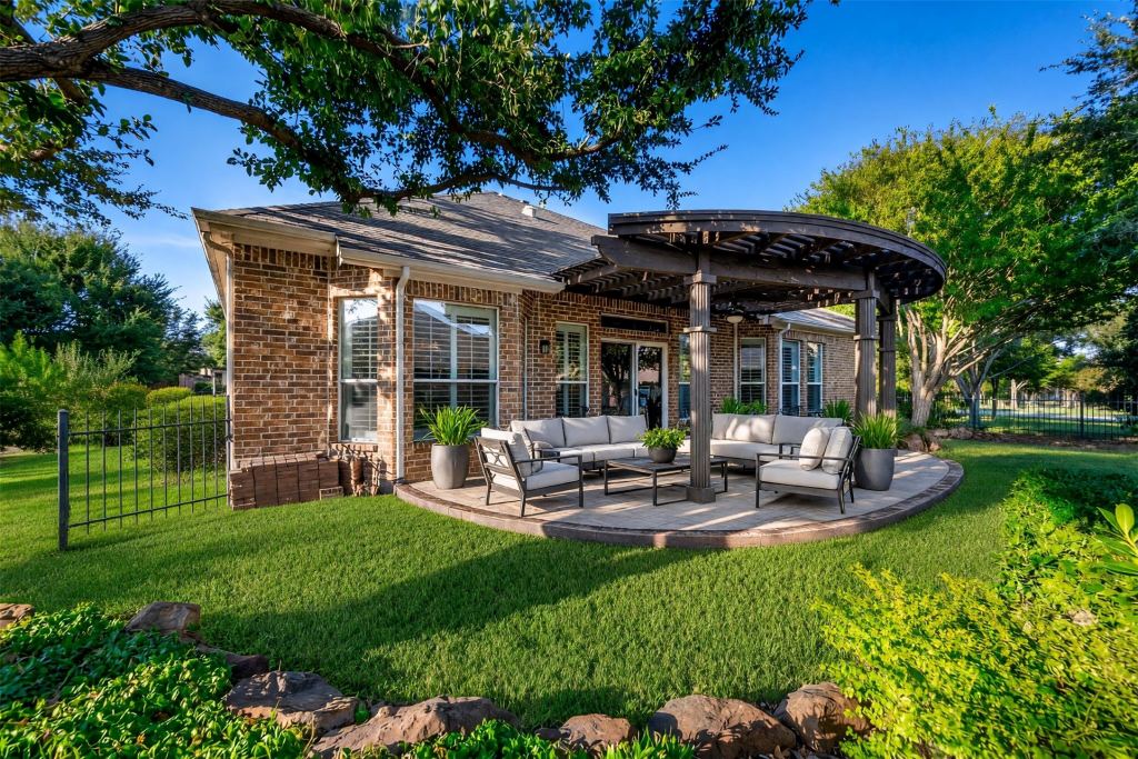 7122 Lake Mead Court