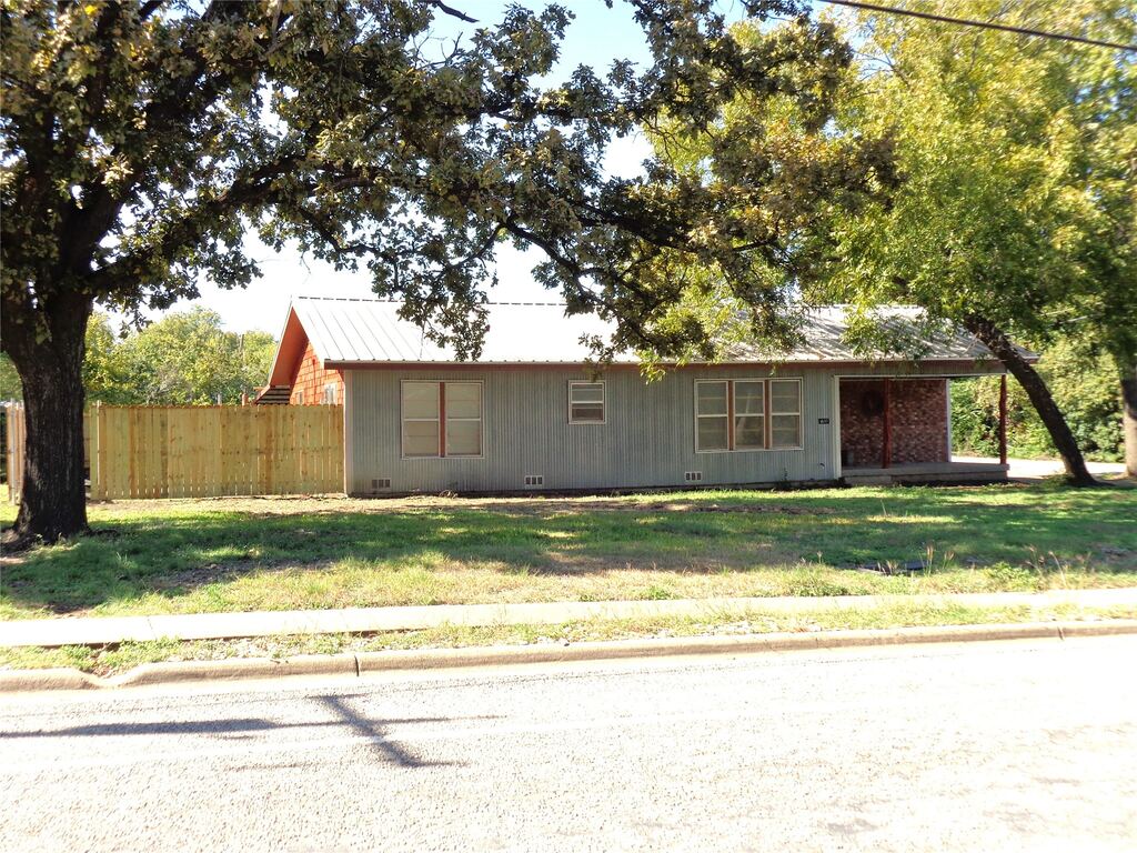 600 S 3rd Street, Grandview, TX 76050 — photo 1
