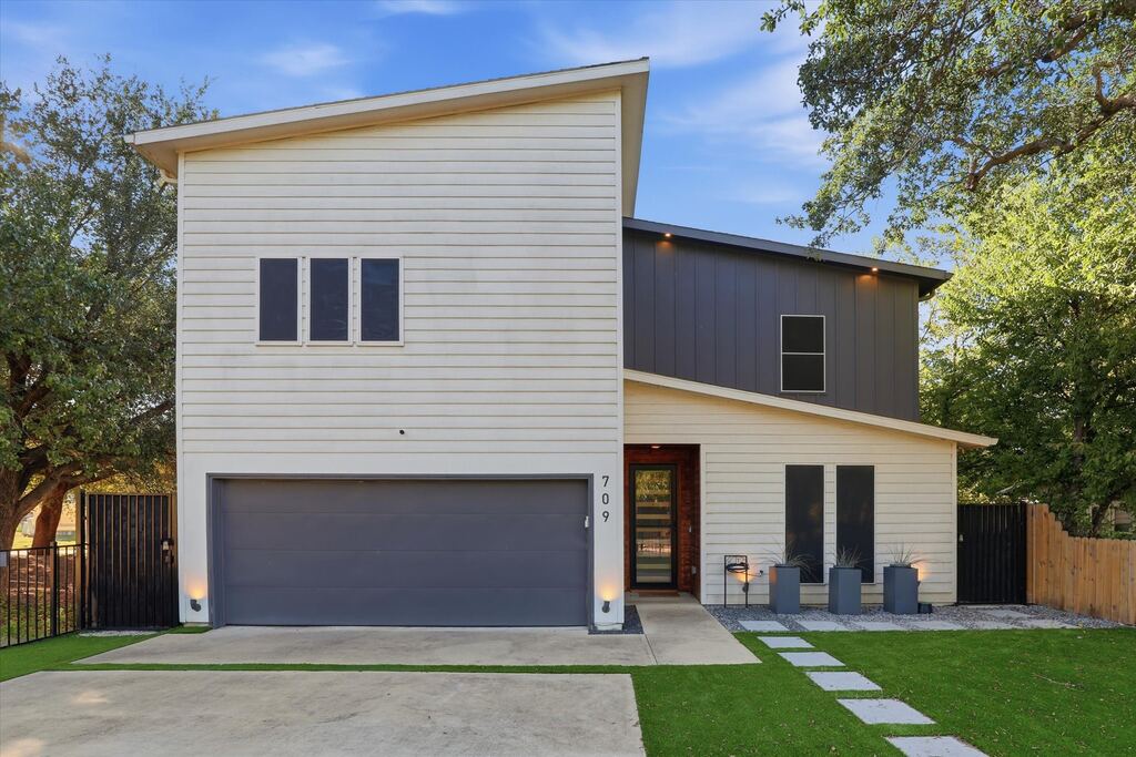 709 Woodbine Avenue, Dallas, TX 75203 — photo 1