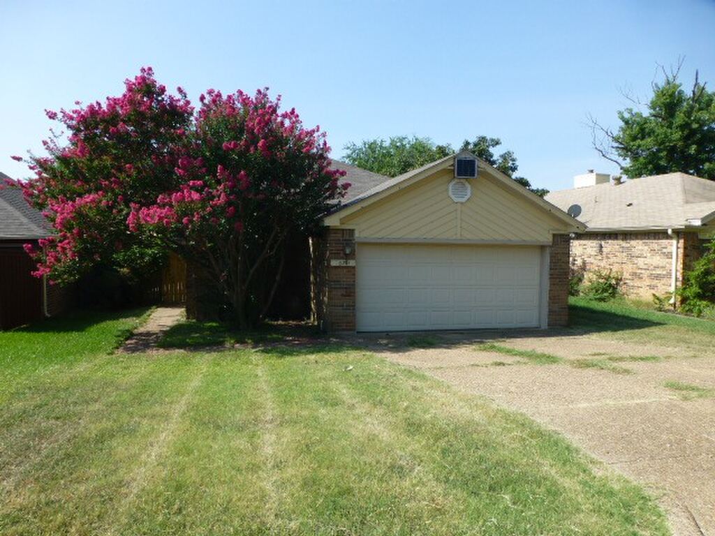 10711 Tall Oak Drive, Fort Worth, TX 76108 — photo 1