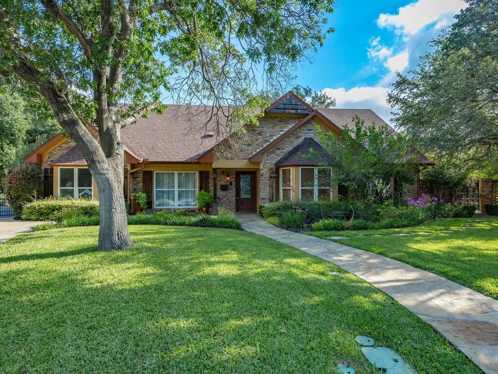 4400 Summercrest Court, Fort Worth, TX 76109 — photo 1