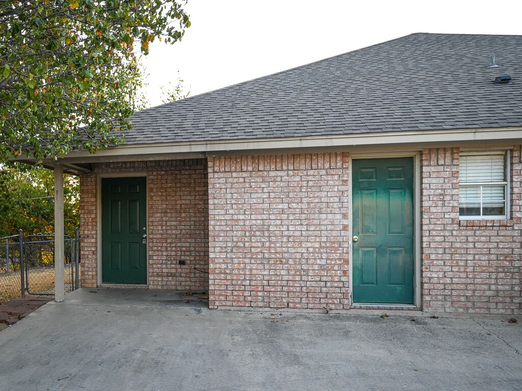 606 N Sewell Drive B, Decatur, TX 76234 — photo 1