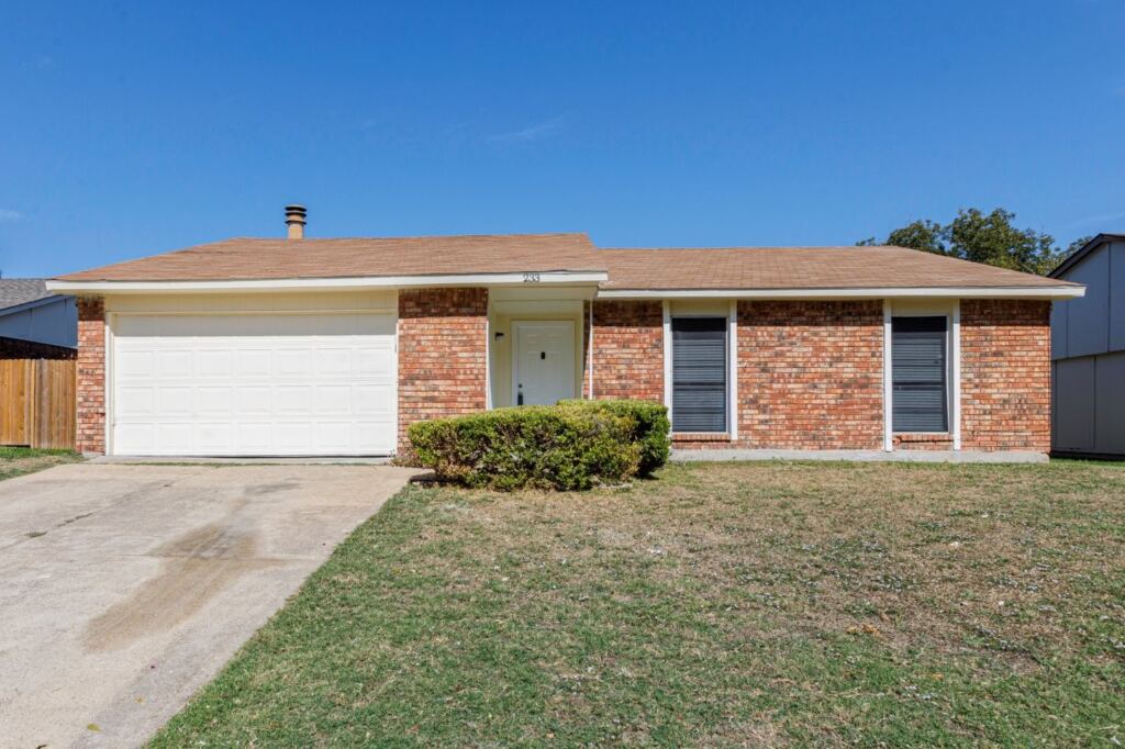233 Rockcrest Drive, Mesquite, TX 75150 — photo 1