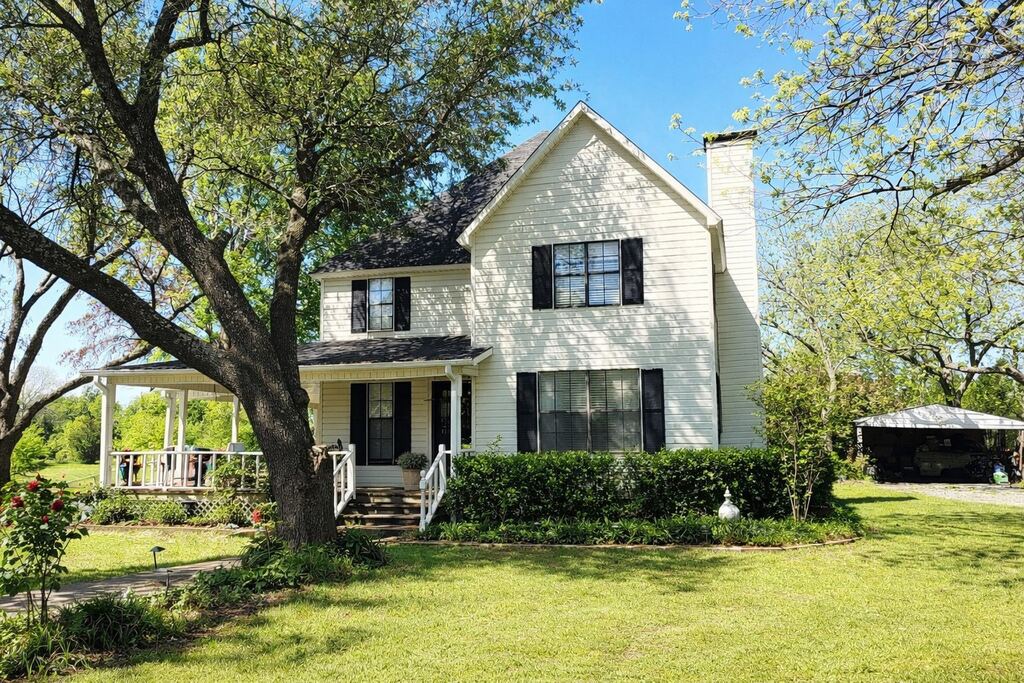 608 N Lamar Street, Tioga, TX 76271 — photo 1