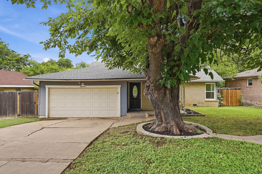 3804 Cornish Avenue, Fort Worth, TX 76133 — photo 1