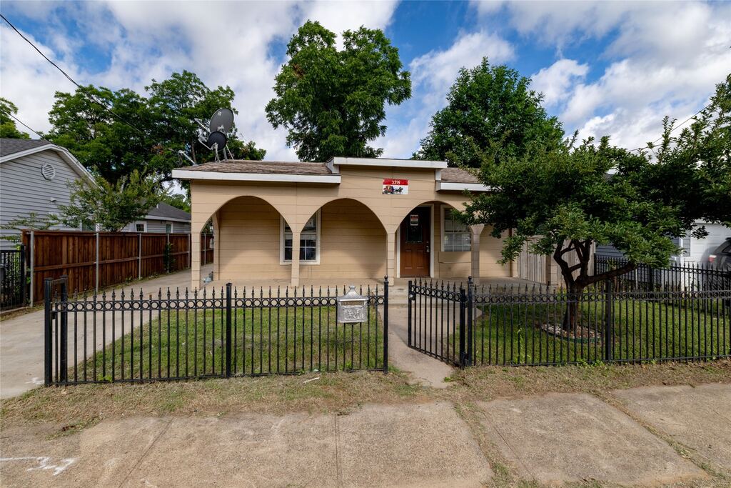 3219 N Winnetka Avenue, Dallas, TX 75212 — photo 1